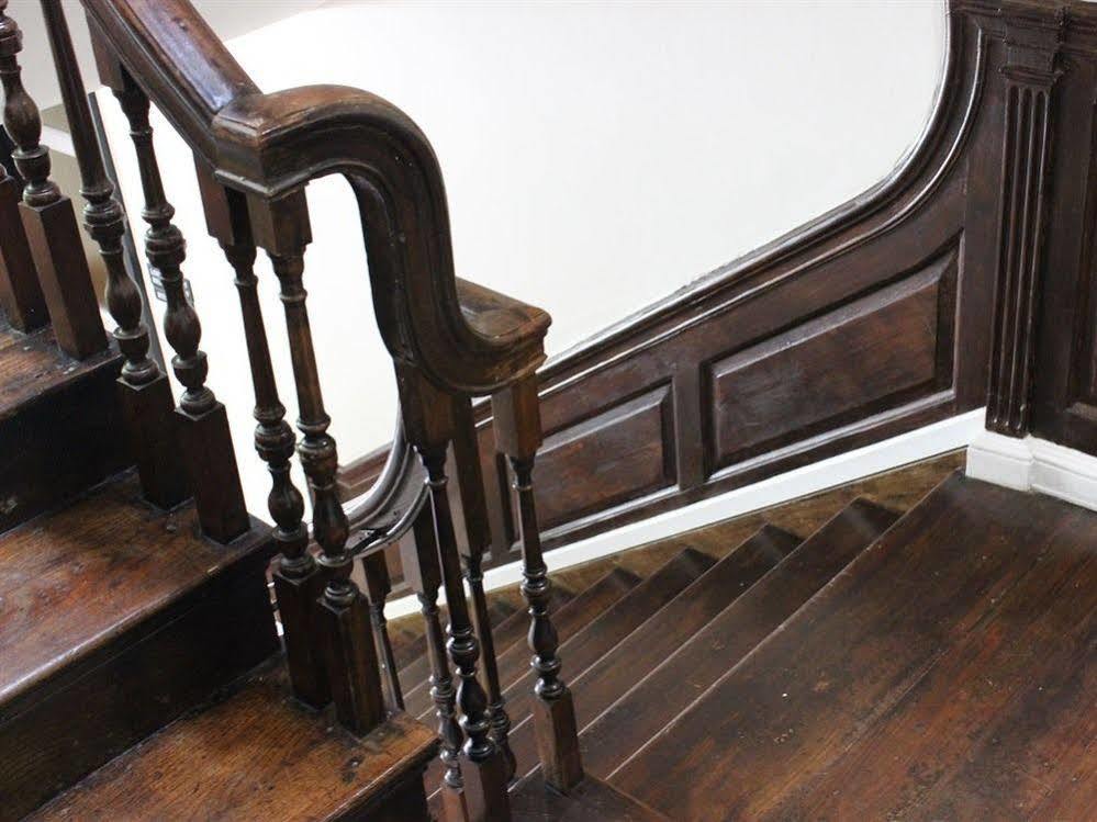 The Frocester Luaran gambar